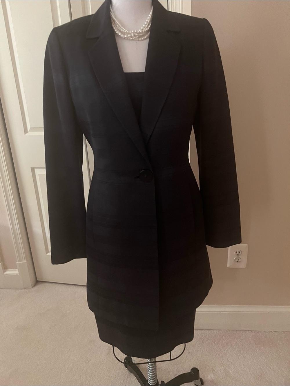 Ellen Tracy Black Single-Button Long Blazer